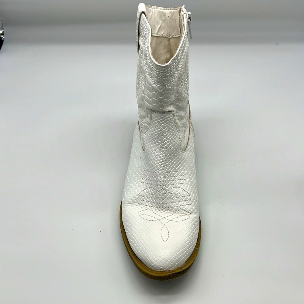 Coconuts By Matisse - Pistol White Faux Leather Snake Print Ankle Boots Size 7.5 - Picture 3 of 15